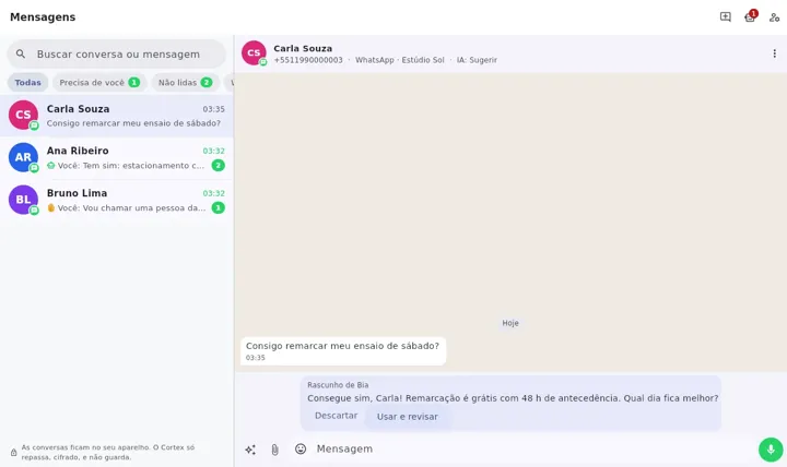 Conversa em Mensagens com um rascunho do Atendente IA pronto para revisar
